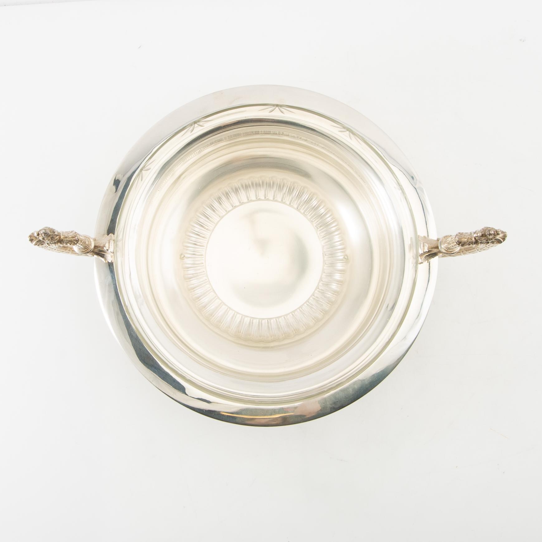 Goblet on foot, 20th century, silver plate and glass.