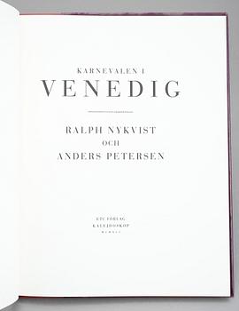 BOK, Karnevalen i Venedig, Fotografier av Ralph Nykvist och Anders Petersen.