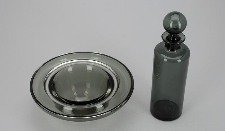 SKÅL, glas, sign. J. Niemi Notsjö Nuutajärvi -65 samt FLASKA.