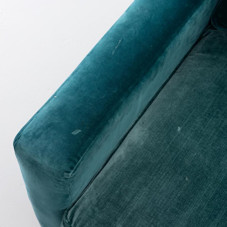 Josef Frank, a model 3031 sofa, Firma Svenskt Tenn, AB O.H: Sjögren, 2021.