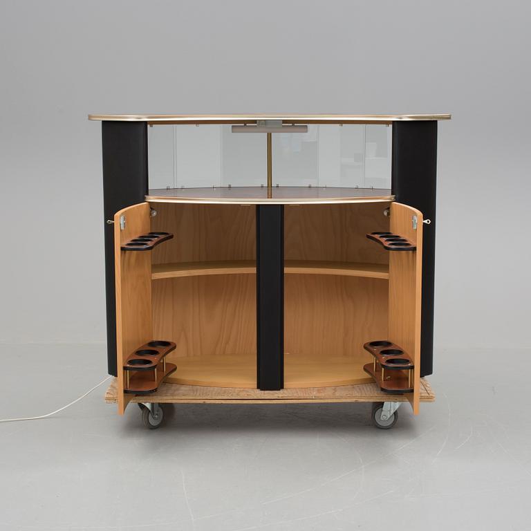 BARDISK,  samt BARSTOLAR, 3 st, 1960/70-tal.