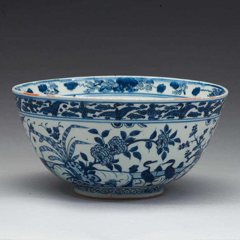 A massive blue and white bowl, Ming dynasty, Wanli (1572-1620).