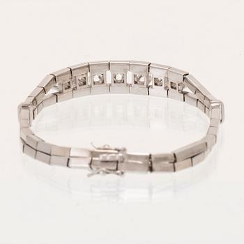 An 18K white gold bracelet set with round brilliant cut diamonds.