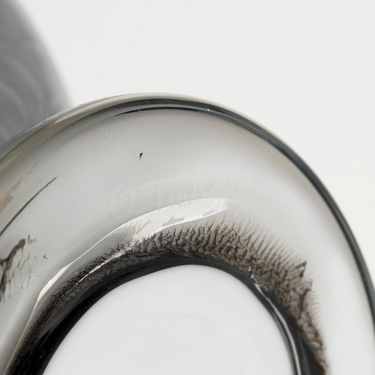 Oiva Toikka, a 'Pigeon' glass bird, signed O. Toikka Nuutajärvi.