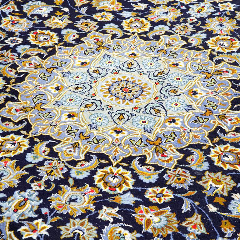 A carpet, Kashan ca 415 x 300 cm.