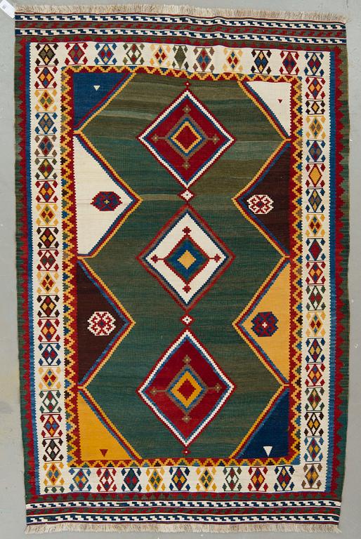 MATTA, Kelim Shiraz. Ca 247x163 cm.