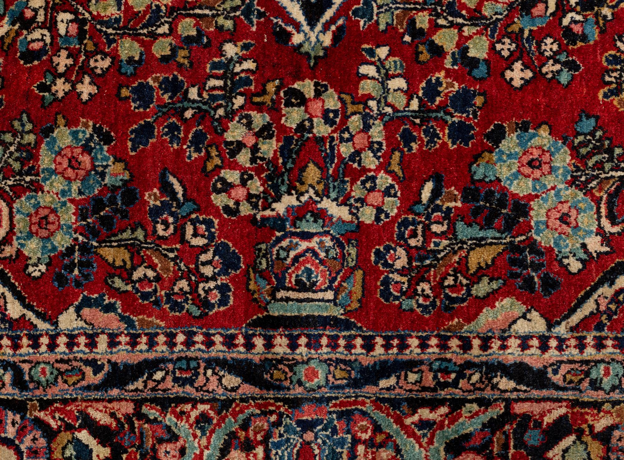 Matto, semi-antique Sarouk, ca 268 x 295 cm.