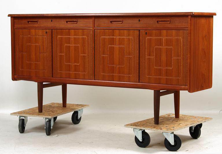 SIDEBOARD, Brødrene Sörheim Møbelfabrikk AS, Nestun, Norge, 1900-talets tredje kvartal.