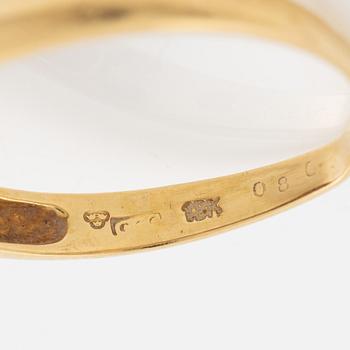 Ring, 18K guld med rubin och briljantslipade diamanter.