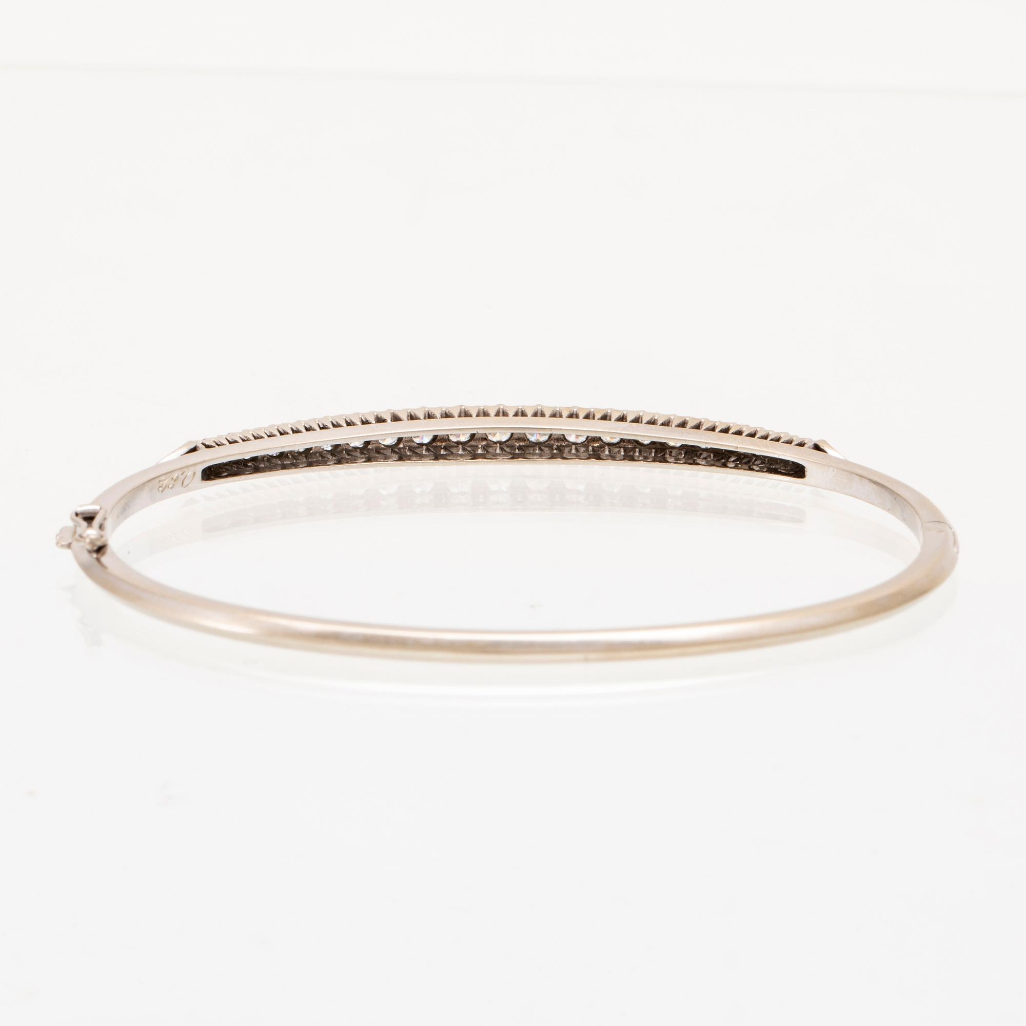 Stelt armband 18K vitguld med runda briljantslipade samt enkelslipade diamanter, Italien.