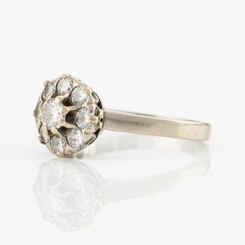 Ring, carmosémodell, 18K vitguld med briljantslipade diamanter.