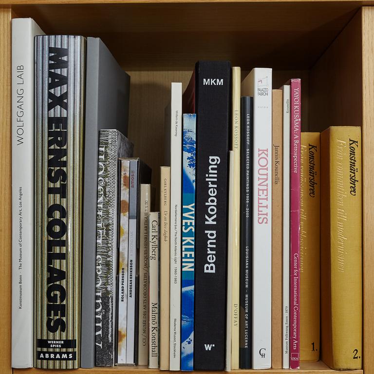 Björn Springfeldt's art library.
