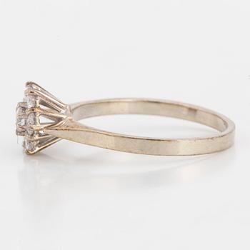 CLUSTER RING, 18K white gold with 7 diamonds 0.54 cts, according to engraving.