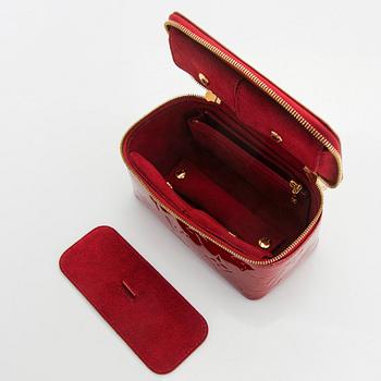 Louis Vuitton, korurasia.