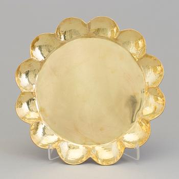 A set of three brass trays by Arvid Johansson, Arvika Konstsmide.