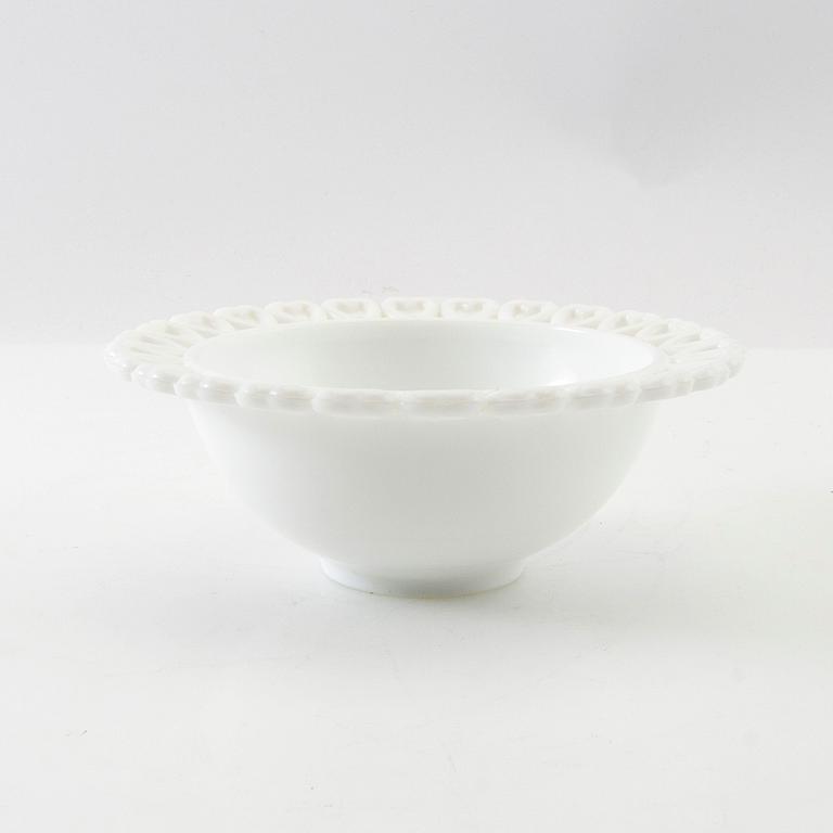 Gunnar Ander, service about 20 dlr Lindshammar glassworks opal glass mid-20th century.