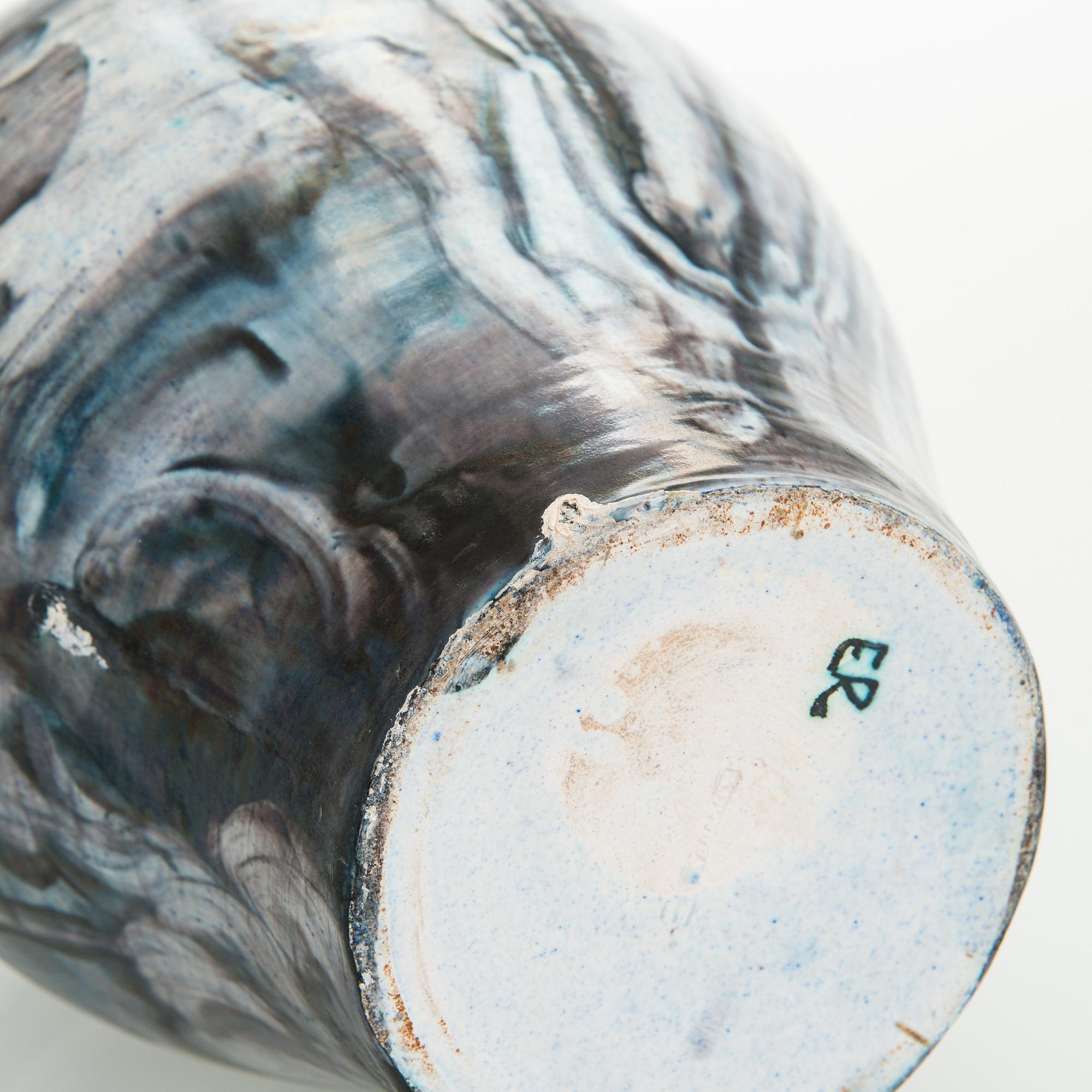Emil Rekola, a 1920s ceramic vase, Kupittaan Savi.