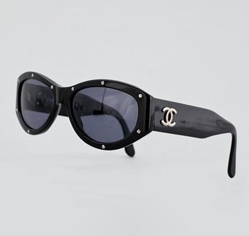 1223. A pair of sunglasses by Chanel.