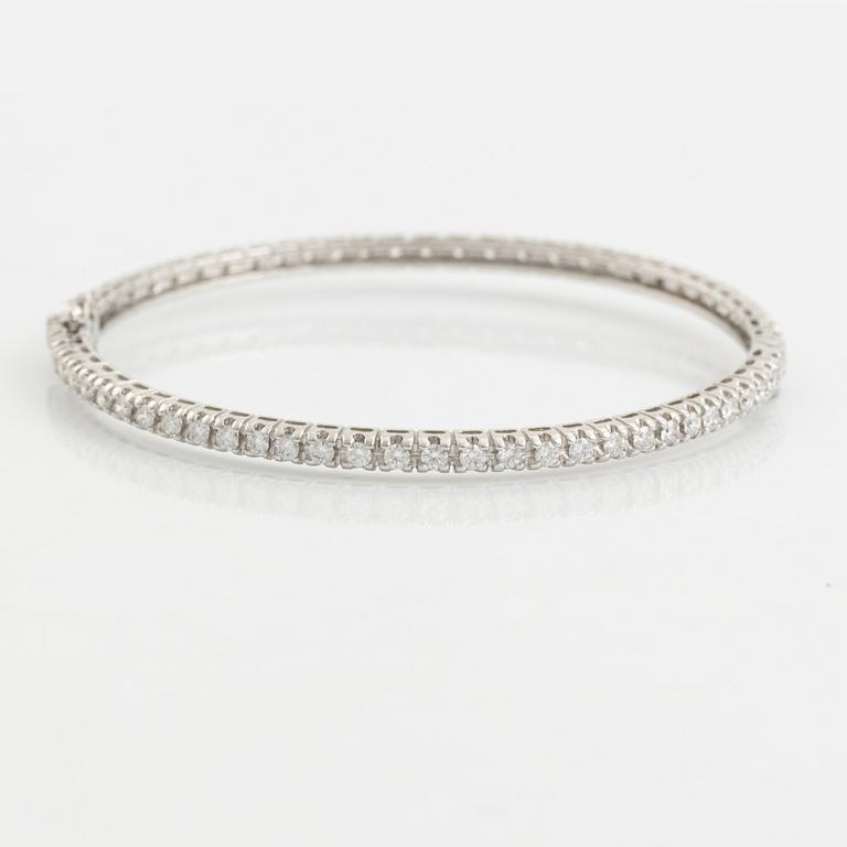 White gold bracelet with brilliant-cut diamonds.