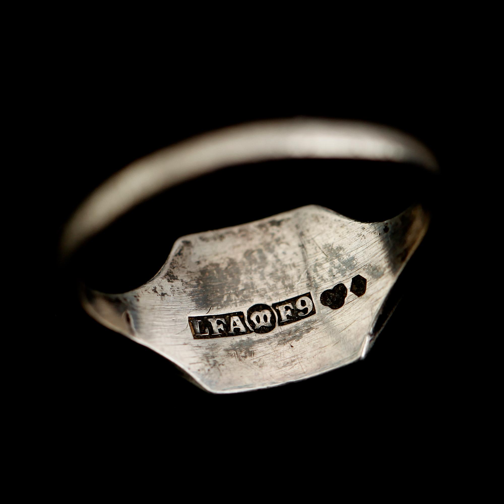 RINGAR, 19 st, silver, 1900-talets andra hälft. Total vikt med stenar ca 96 gram.