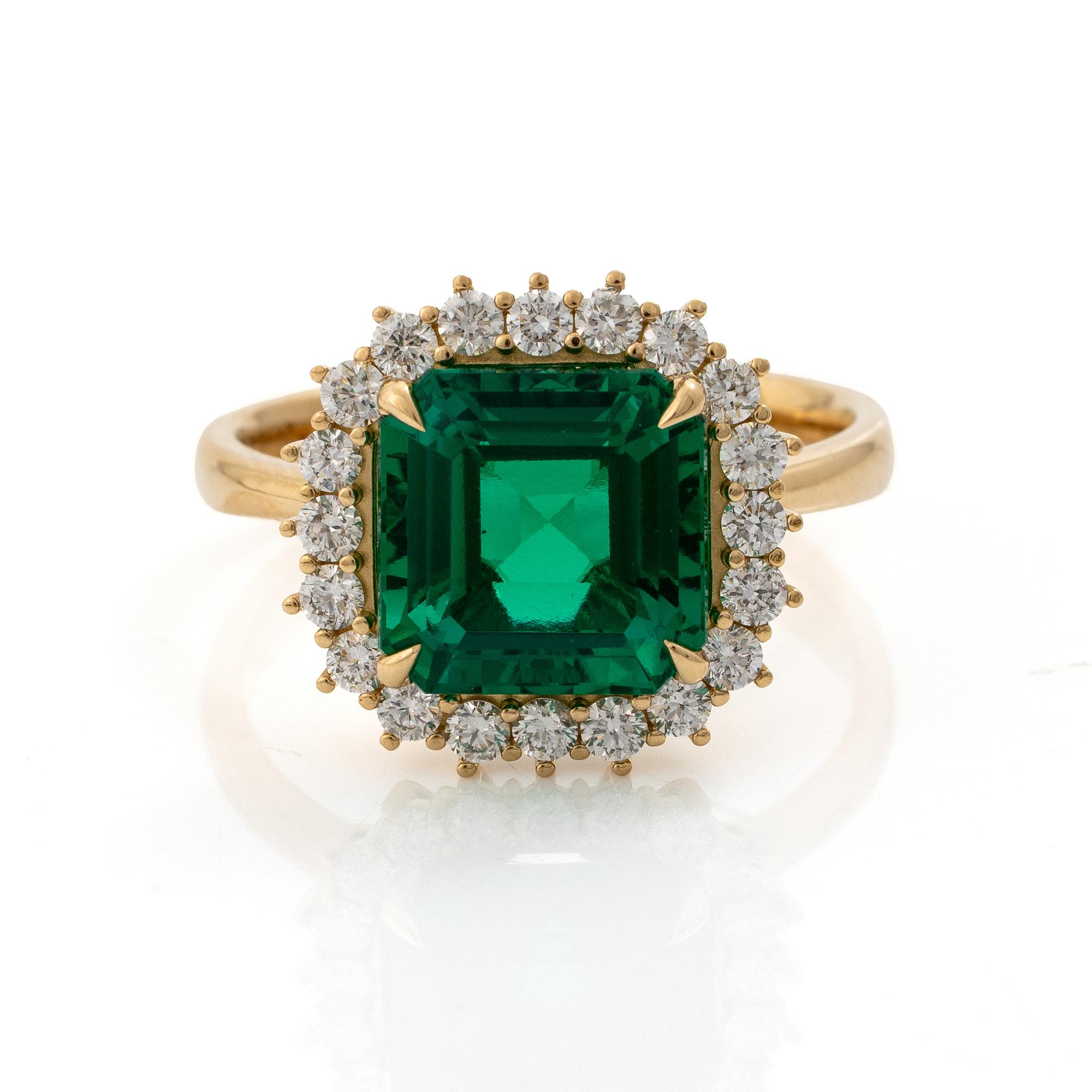 Ring 18K gold with synthetic emerald and brilliant-cut diamonds.
