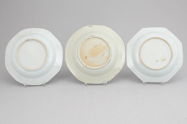 A set of three blue and white plates and a hot water dish, Qing dynasty, 18th/19th Century.