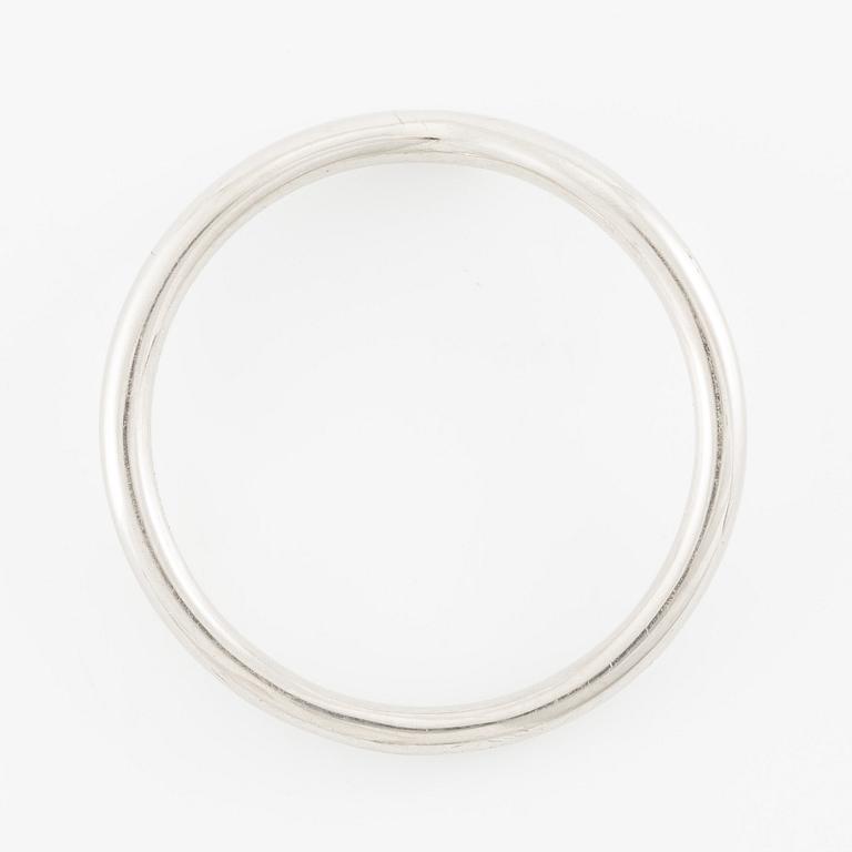 Elsa Peretti, Tiffany & Co, "Curved ring", platinum.