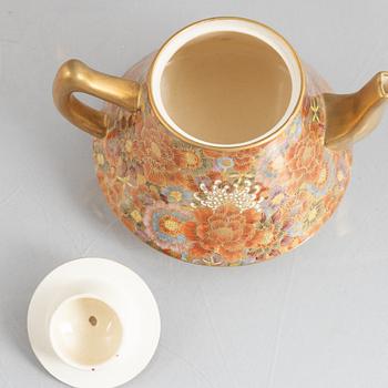 A Japanese satsuma ware teaservice, 10 pieces, 20th century.