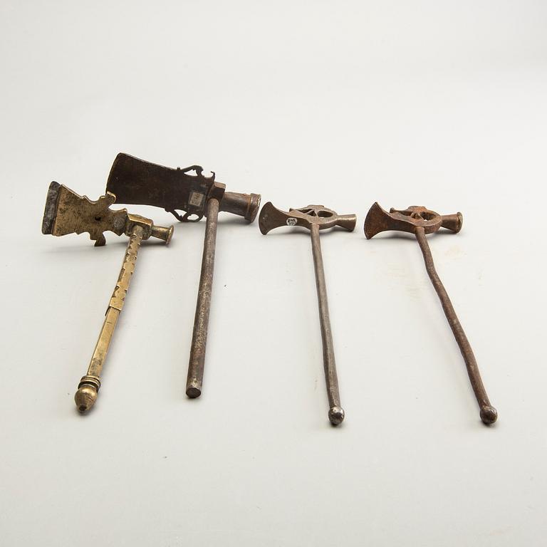 A group of 4 suger hammers/axes and 2 water bowl, 19th/20th Century.