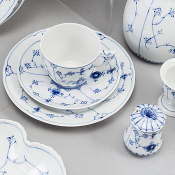 BING & GRØNDAHL, a part 'Musselmalet' coffee and dinner porcelain service, Denmark (120 pieces).