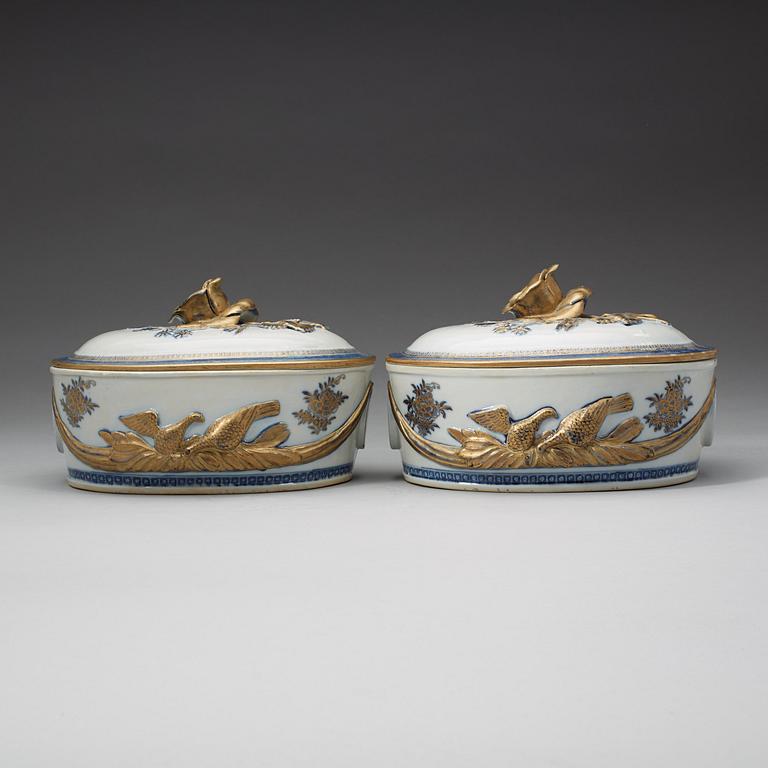 A pair of blue and white tureens, Qing dynasty, Qianlong (1736-95).