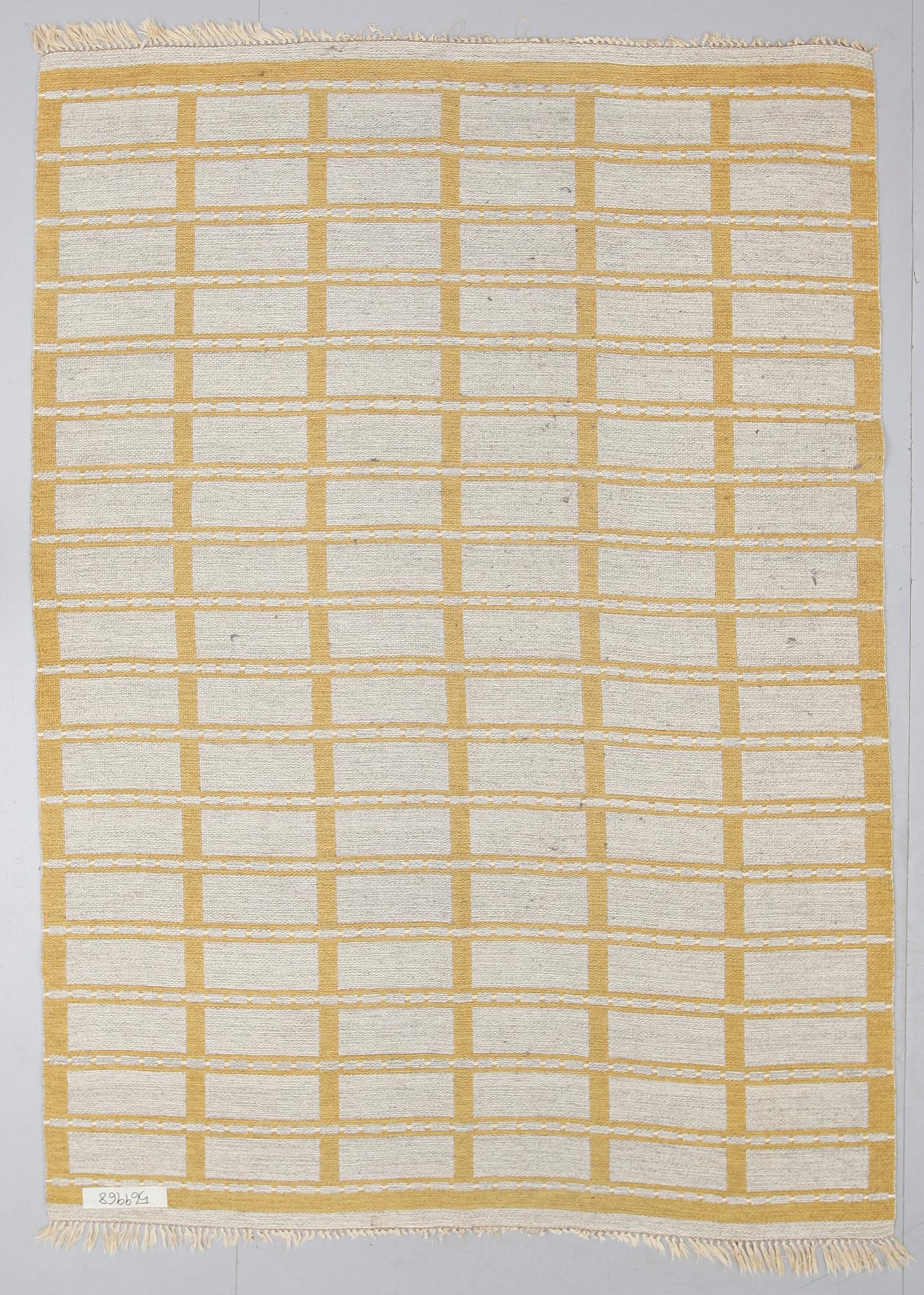 MATTA, rölakan. Ca 288 x 203 cm.