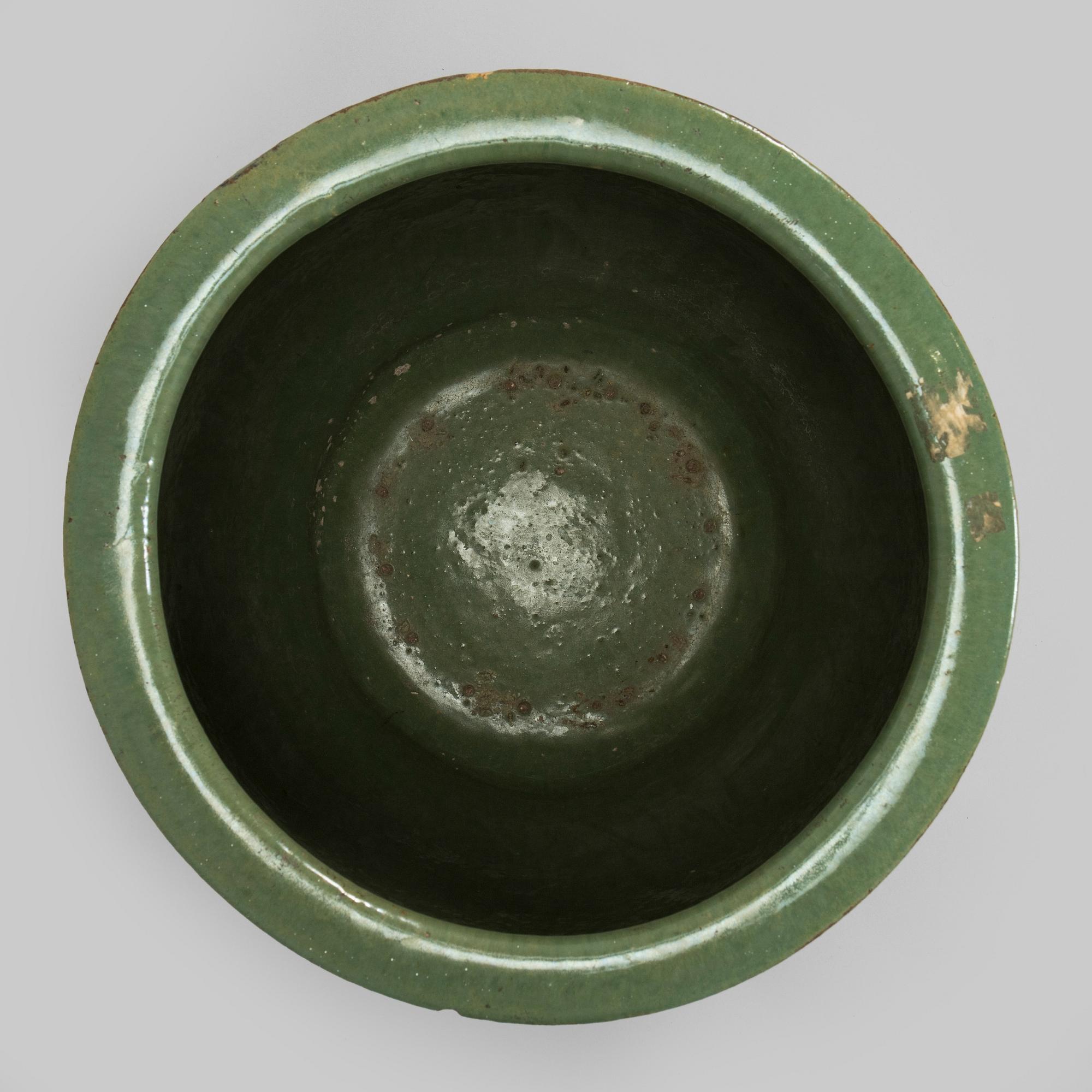 Lattiaruukku, keramiikkaa. Kiina, 1900-luku.