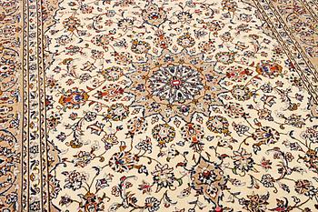 A Kashan carpet, a. 285 x 190 cm.