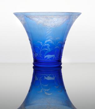 An Edward Hald engraved bowl, "Åskväder", Orrefors 1974.