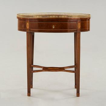 BORD. Sengustavianskt, omkring år 1800.