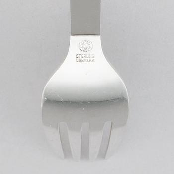 Harald Nielsen, a set of 121 pieces of sterling silver and stainless steel 'Pyramid' flatware, Georg Jensen, Cph +5 other lobster forks.