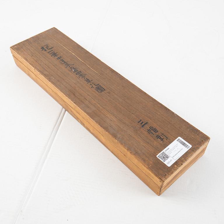 Rullmålningar, två stycken, färg och tusch på papper. Japan, 1900-tal.