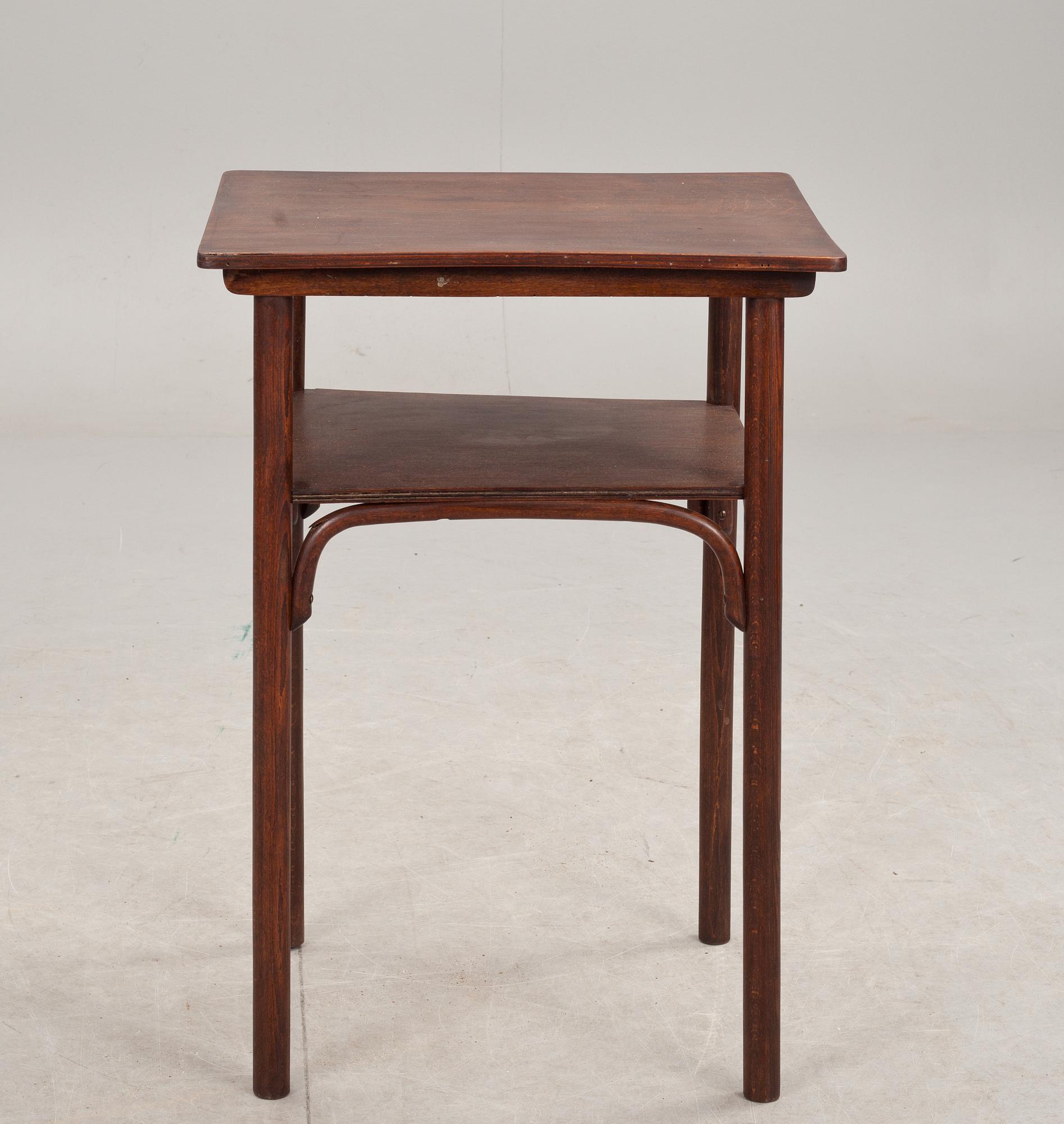 BORD, märkt Thonet Mundus.