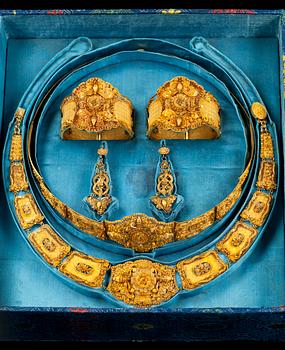 940. A set of gold jewellry, China 19th century.