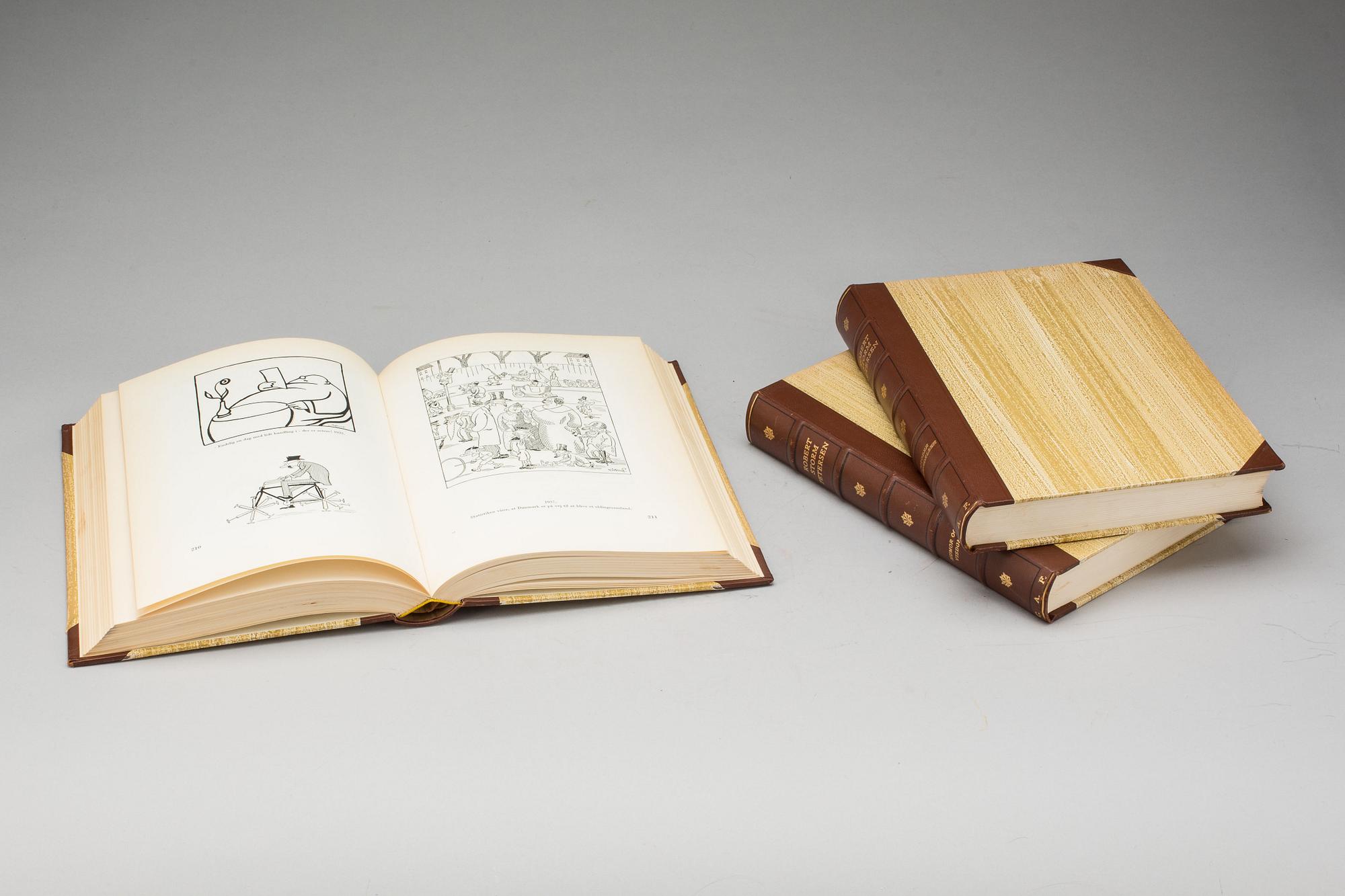 BÖCKER, 3 vol. "Episoder og Hændelser" av Robert Storm Petersen, Carit Andersen Forlag København 1956.