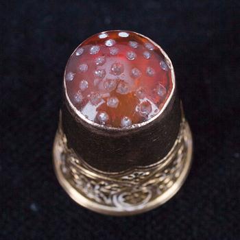 FINGERBORGAR, 3 st, en stämplad, guld 18K.