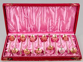 KAFFESKEDAR, 12  st, förgyllt silver, Stockholm 1876. Vikt ca 93 g.