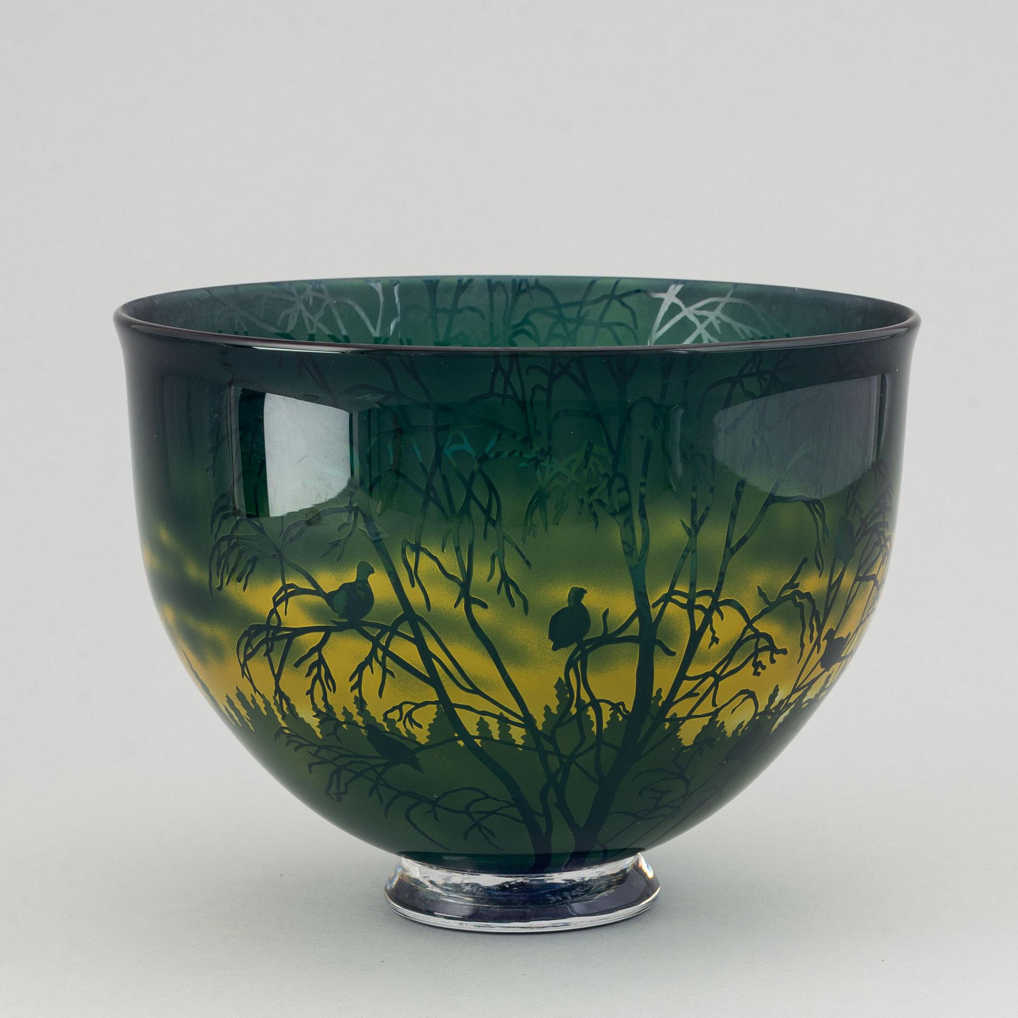 Jette Jörgensen, a cameo glass bowl, Sjöhyttan, Sweden 1987.