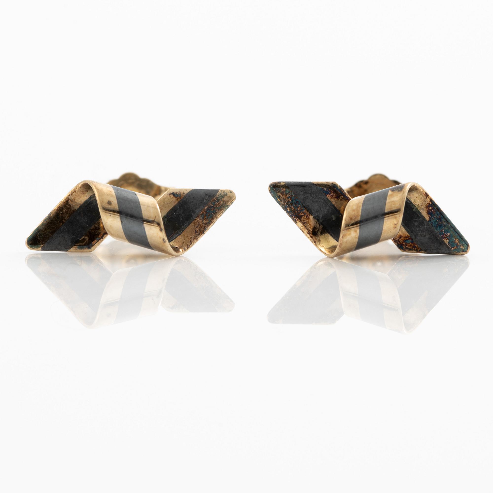 Brooch and a pair of earrings 14K gold and silver, Morelli.