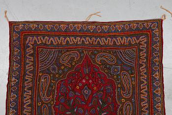 Broderi, ett par, semiantika Pateh Kirman, ca 279 x 88 cm respektive 282 x 84 cm.