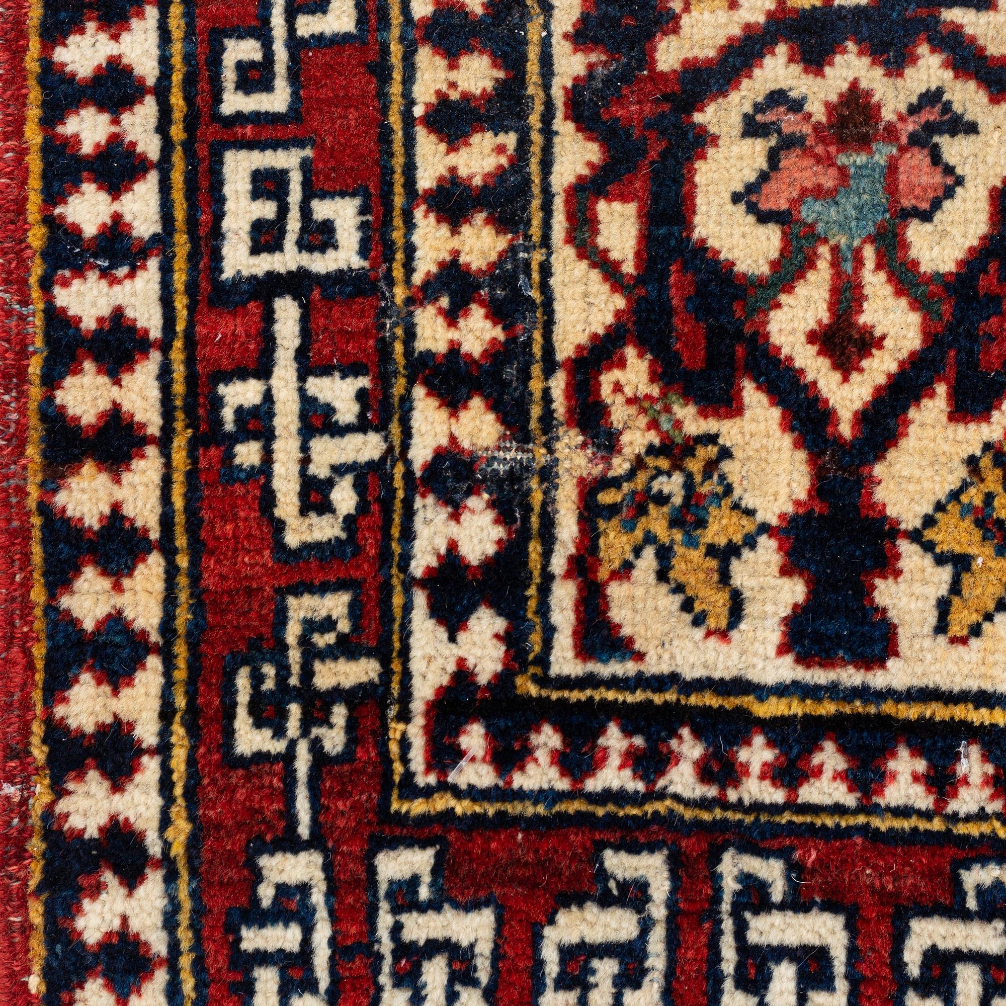A semi-antique Mobarakeh-Esfahan rug, ca 206 x 144 cm.
