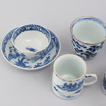 16 chinese porcelain cups from the 18th/19th and 20th century.