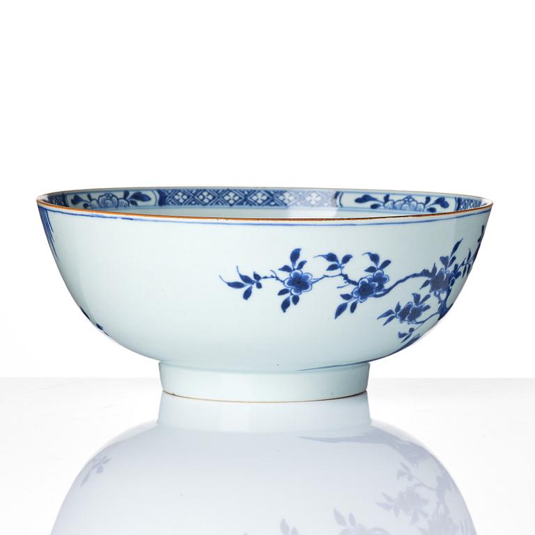 A blue and white bowl, Qing dynasty, 18th century.