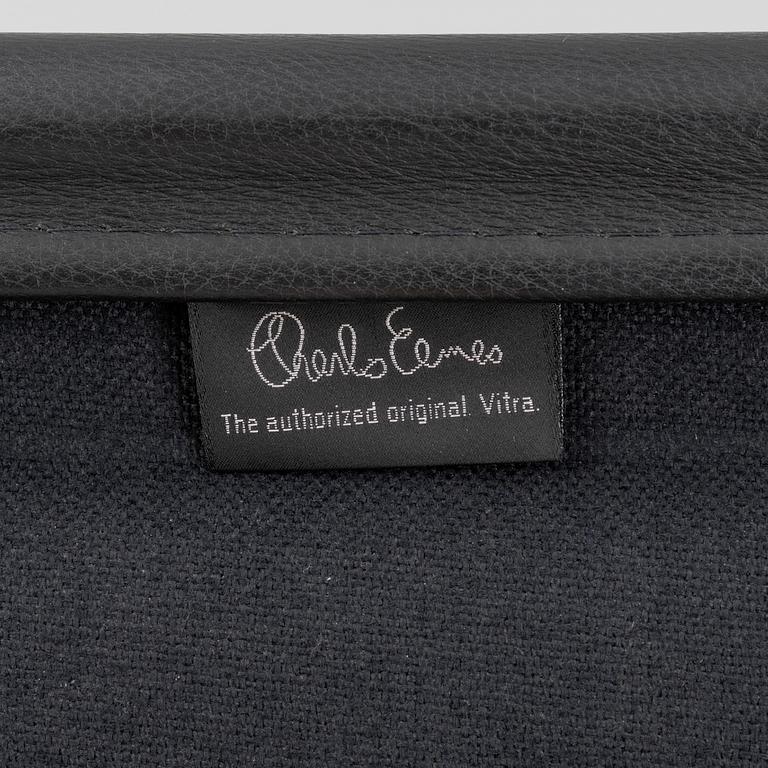 Charles & Ray Eames, an "EA199" swivel chairs, Vitra.